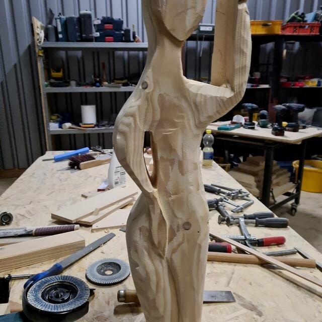 Auch Schnitzen, Feilen, Hobeln ist für Ramon kein Problem. | Foto: Ramon Dietz