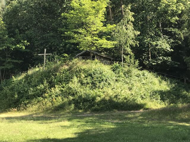 Willi Achtermann Hütte umgeben von saftigem grün | Foto: B. Bender