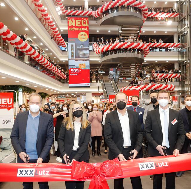 Nachhaltiger Meilenstein Neues XXXLutz Möbelhaus in Heidelberg Mannheim