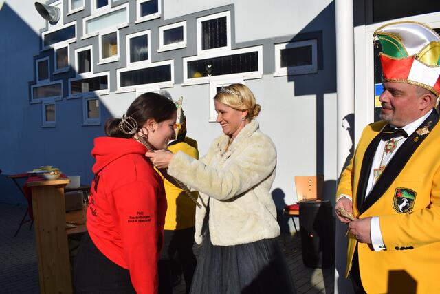 Nathalie I. am Rosenmontag gut beschäftigt | Foto: B. Bender