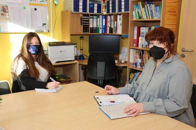 Gisela Obermeyer und Tina Eder kooperieren bei dem Kita-Sozialraumprojekt der Stadt Speyer, um Familien in Not zu unterstützen. | Foto: Dr. Christine Kraus