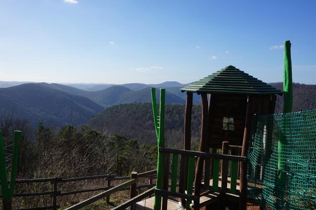 Die Aussicht von der Jung-Pfalz-Hütte über die Höhen des Wasgaus und der Vogesen ist einmalig. | Foto: Markus Pacher