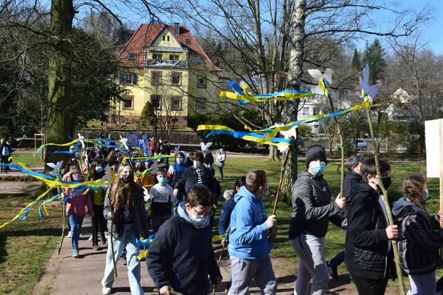 Die Farben blau und gelb flattern im Wind | Foto: B.Bender