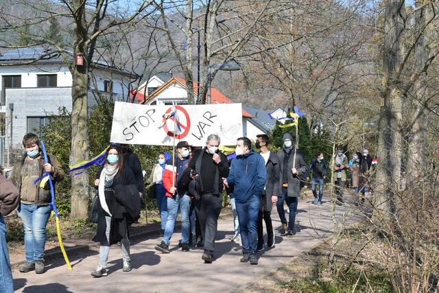 "Stop war!" Darin sind sich Jugend und Erwachsene einig | Foto: B.Bender