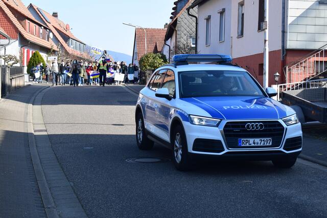 Die Polizei machte die Straßen frei für die Demonstation | Foto: B.Bender
