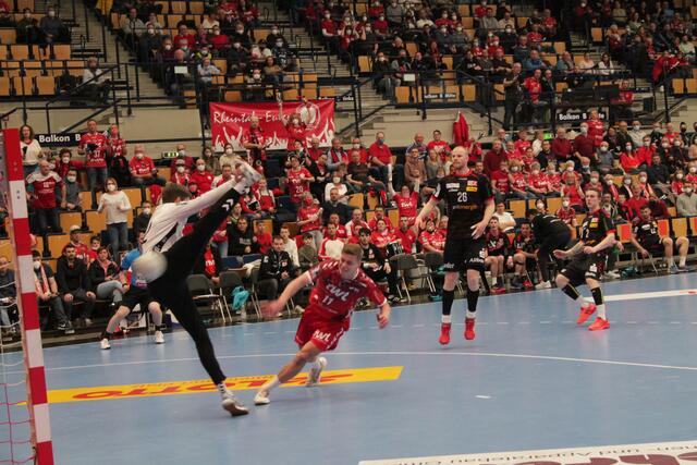 Linksaußen Enes Keskic erzielte erstmals acht Eulen-Treffer (Foto Michael Sonnick)