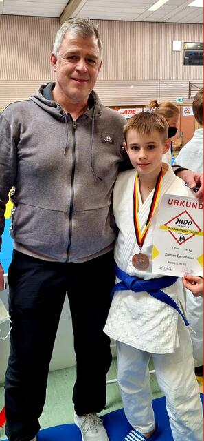 Damien Berschauer mit dem stolzen Volker Heyer | Foto: JSV Speyer