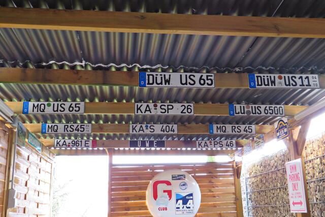 Alles "gefahrenen" Kfz-Schilder in der Garage, noch bissel Platz :-) | Foto: Brigitte Melder