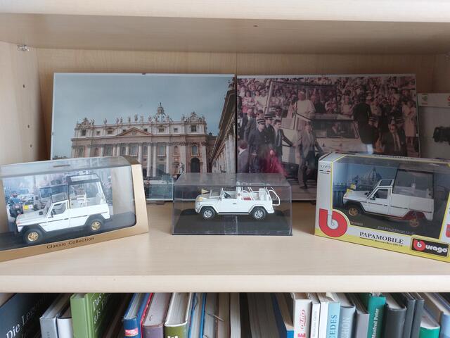 Das Papamobil wurde naturgetreu nachgebaut | Foto: Brigitte Melder