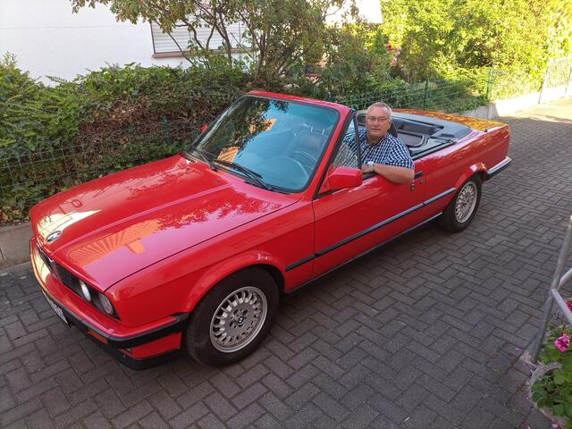 Knallrotes Cabrio für den Sommer mit H-Schild | Foto: U. Schulz