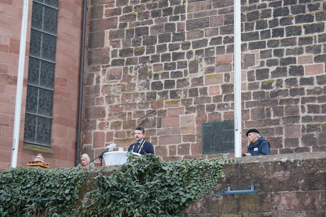 Stadtbürgermeister Benjamin Seyfried begrüßte die Annweilerer zu diesem freudigen Ereignis | Foto: B. Bender