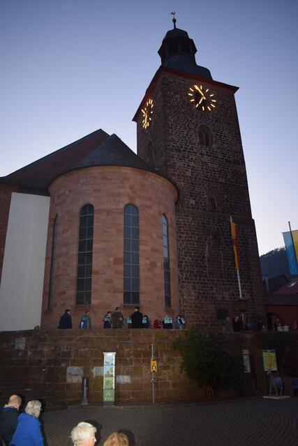 Applaus gab es beim Erstrahlen der Uhr | Foto: B. Bender