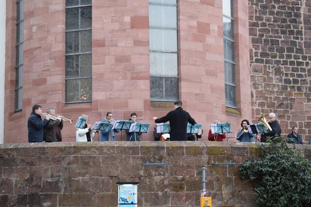 Musikalische Unterstützung brachte der Posaunenchor aus Landau mit | Foto: B. Bender