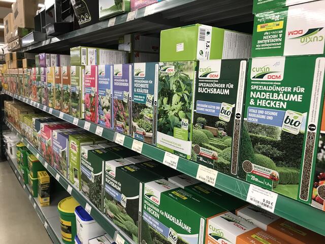 Düngemittel für alle Gartenbereiche | Foto: Claudia Bardon