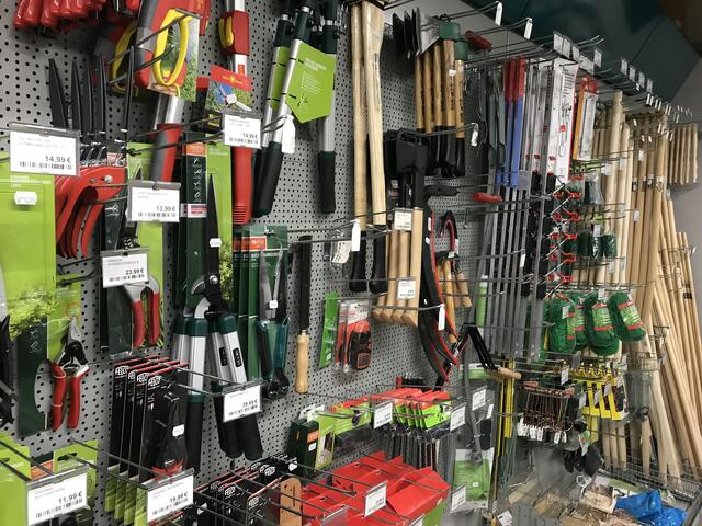 Heckenscheren in allen Größen und Varianten | Foto: Claudia Bardon