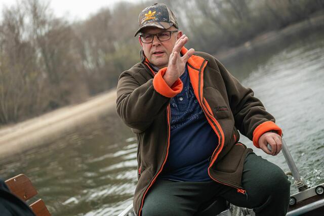 Bootsführer Karl Dirolf bei der Arbeit | Foto: Paul Needham