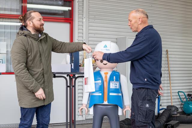 Verabschiedung durch Dirk Müller-Erdle, erster Beigeordneter der Stadt Annweiler | Foto: TÜV Rheinland