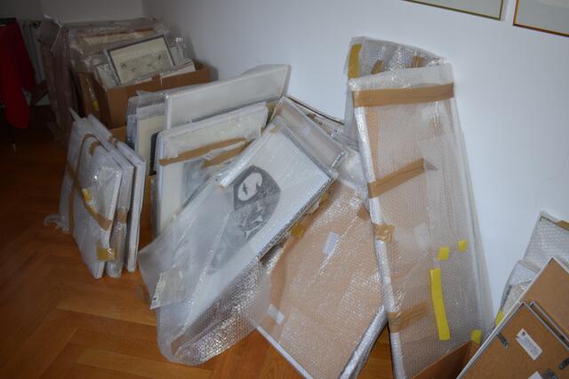 Bereits verpackte Werke im zweiten Obergeschoss | Foto: B. Bender