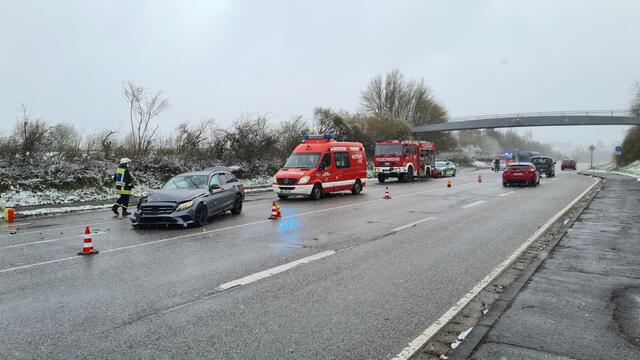 Am späten Samstagvormittag hat sich auf der L401 zwischen Mehlingen und Sembach am Abzweig zur L382 nach Baalborn ein schwerer Verkehrsunfall ereignet | Foto: Ralf Vester