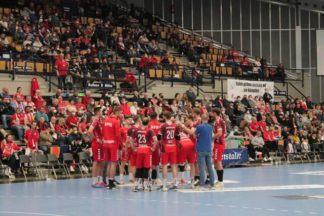 Das Team der Eulen Ludwigshafen bei einer Auszeit (Foto Michael Sonnick)