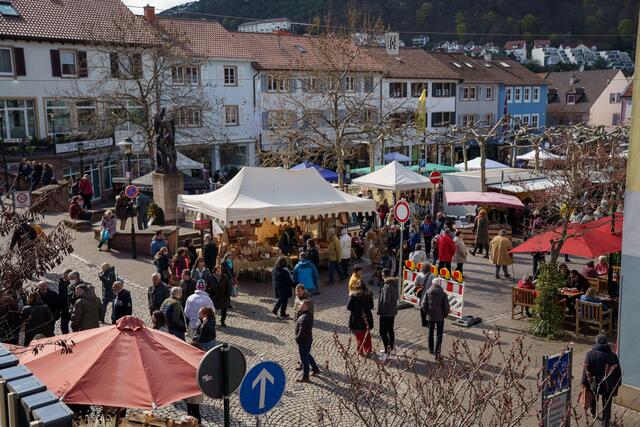 Zahlreiche Stände und offene Ladengeschäfte luden am Sonntag zum Flanieren und Shoppen ein | Foto: Kim Rileit