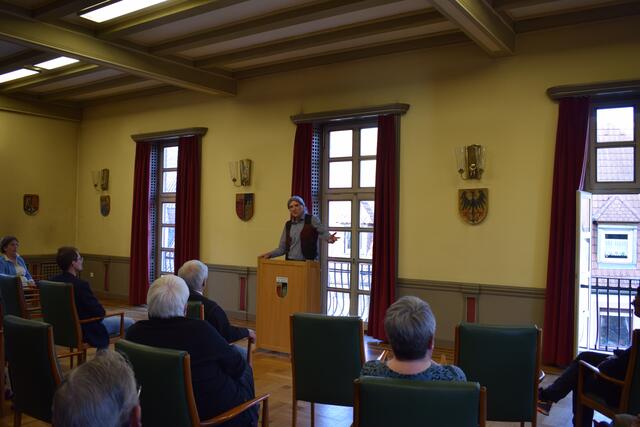 Hans-Joachim Kölsch bei seinem Rückblick auf's Museum unterm Trifels | Foto: B. Bender