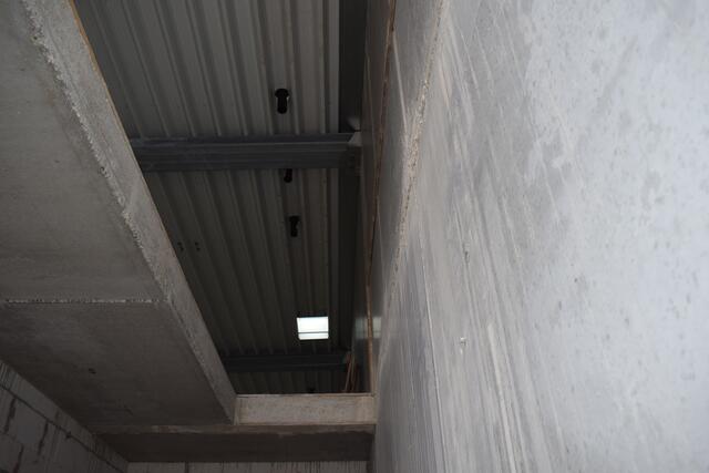 Auch die Treppe ins Obergeschoss fehlt noch | Foto: B. Bender