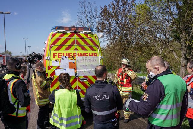 Lagebesprechung | Foto: Kim Rileit