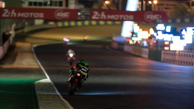 Kawasaki-Pilot Jan Bühn beim 24 Stunden-Rennen bei Nacht (Foto Team Bolliger)