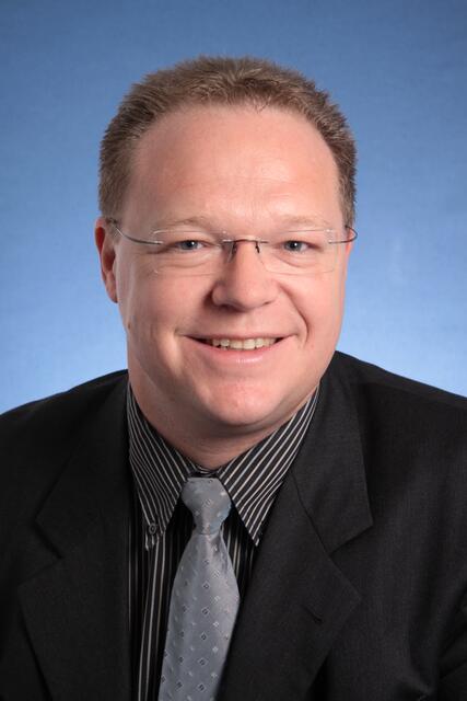 Auch der Nußdorfer Ortsvorsteher Thorsten Sögding spricht ein Grußwort | Foto: Thomas Klein