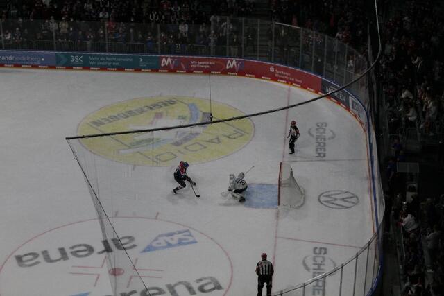 Borna Rendulic erzielte in der 37. Minute mit einem Penalty das zweite Adler-Tor (Foto Michael Sonnick)