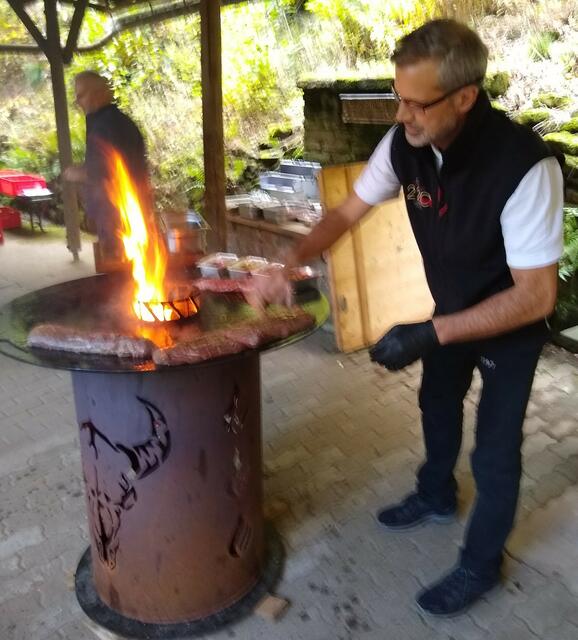 Peter beim Grillen | Foto: Nelloclub