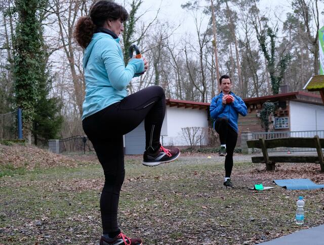Physiotherapeut und Personal Trainer Mannheim: Als Personal Coach ist Physio-Sergeant Frank-Ringo Schrader mit seinen Kunden in der freien Natur zwischen Mannheim und Karlsruhe unterwegs. Beim jeweiligen Fitness-Thema geht er individuell auf die Bedürfnisse seiner Kunden ein. Die erreichen ihn online unter info@physiosergeant.com und unter Telefon +49 (0) 173 2145470.
