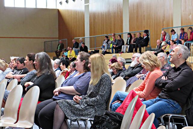 Das Publikum amüsierte sich köstlich über die Komiker | Foto: Brigitte Melder