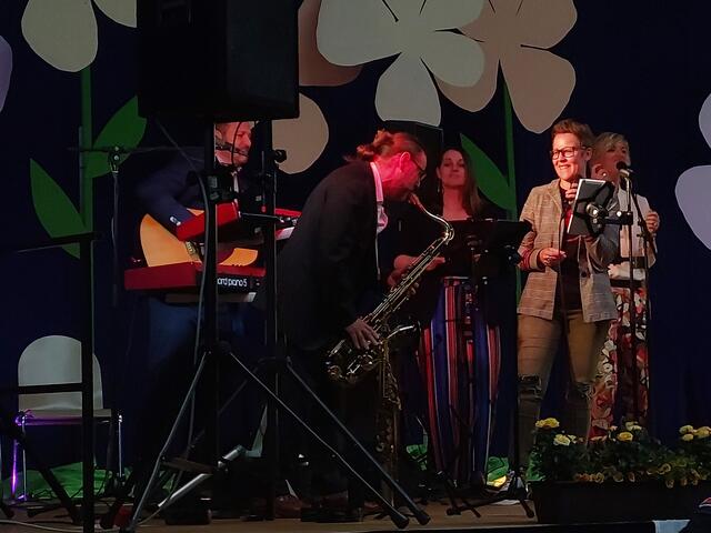 Voller Einsatz der Band Glanzblick | Foto: Brigitte Melder