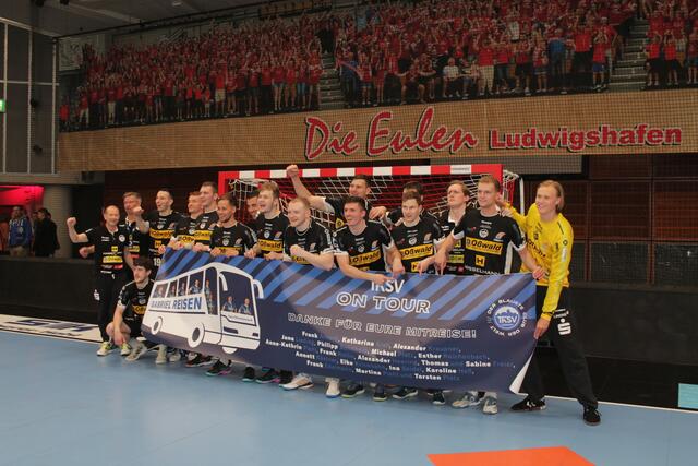 Das Team von Eisenach bedankte sich nach dem Spiel bei den Fans (Foto Michael Sonnick)