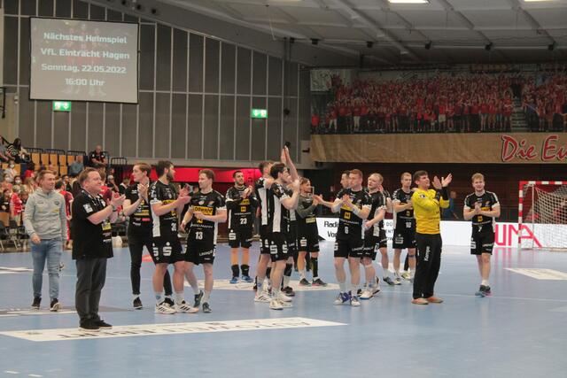 Das Team von Eisenach bedankte sich nach dem Spiel bei den Fans (Foto Michael Sonnick)