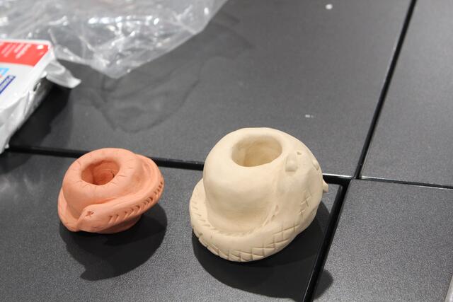 Gebastelte Kerzenständer aus Ton | Foto: bas