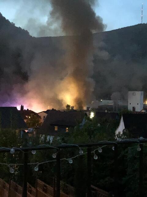 Ein Feuer ist auf dem ehemaligen Hoffmann &amp; Engelmann-Gelände ausgebrochen. | Foto: Corinna Mathäß