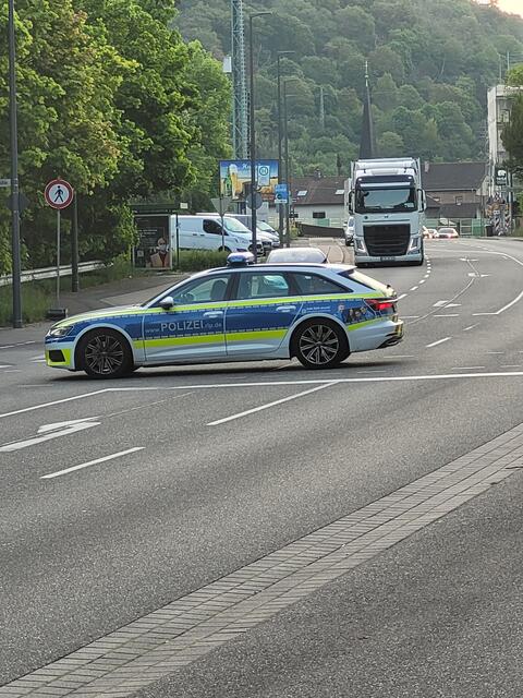 Die Polizei hat die Zufahrt ins Tal abgeriegelt. | Foto: Markus Pacher