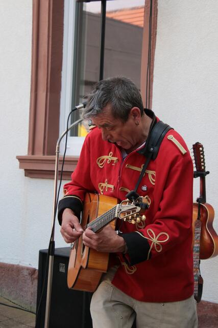 Das Absinto Orkestra ist seit mehr als 15 Jahren eine der Lokomotiven, die den Balkan-Beat-Express ziehen | Foto: Franz-Walter Mappes