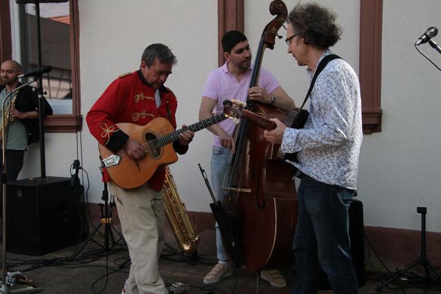 Das haben Status Quo wohl vom Absinto Orchestra abgeguckt ;-) | Foto: Franz-Walter Mappes