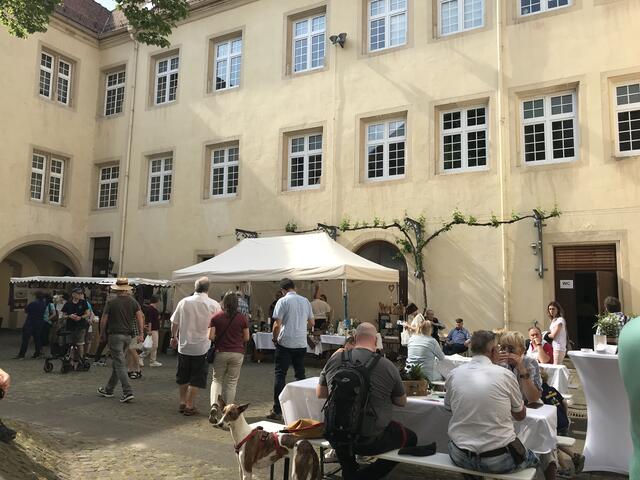 Reges Treiben im Schlossinnenhof | Foto: B. Bender