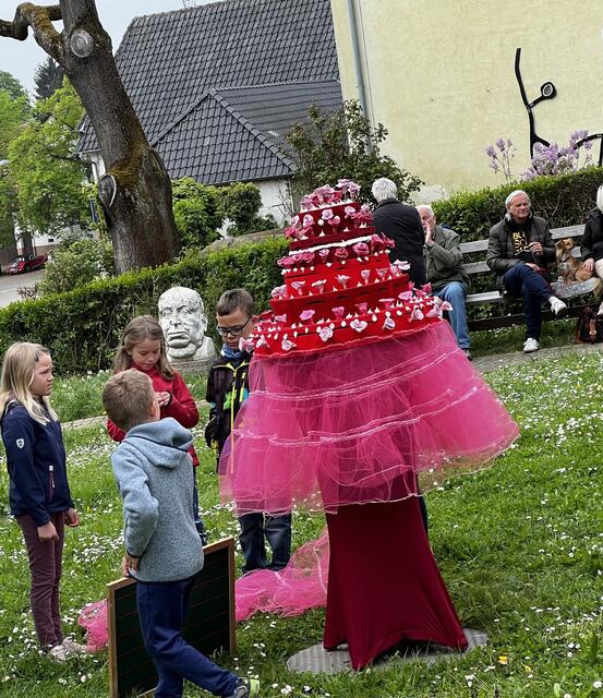 „100 Rosen für Dornröschen“
Kinder der 2. Klassenstufe der GS Dörrenbach | Foto: ©Z.Haggag