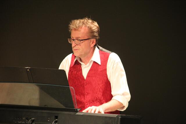 Michael Postweiler begleitete am Piano | Foto: Christian Lutsch