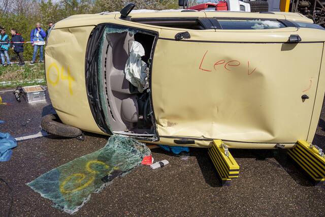 Schon Tage vor der Großübung wurden die Autos nach Vorgabe „geschrottet“ | Foto: Kim Rileit