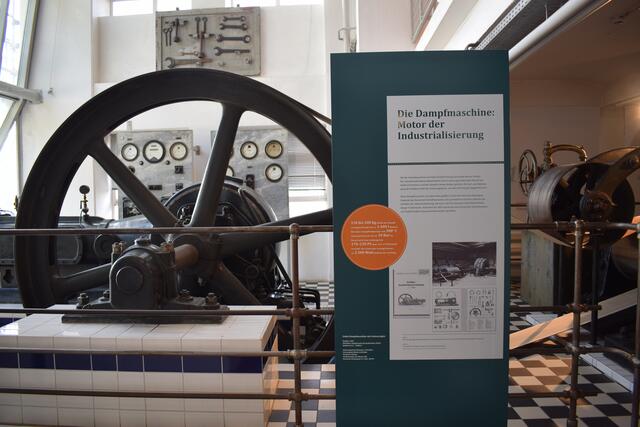 Das größte Exponat im Deutschen Schuhmuseum | Foto: B. Bender