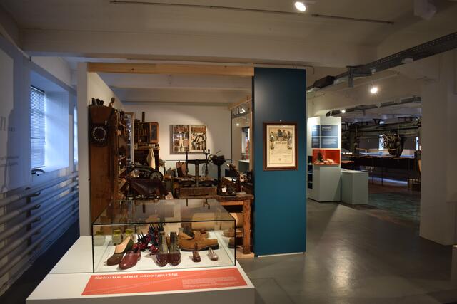 Station "Schuhe sind einzigartig" im Vordergrund | Foto: B. Bender