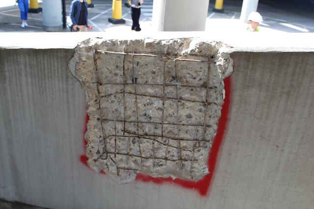 Auch hier:  Prüfung des Materials... | Foto: Basaric-Steinhübl