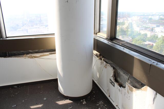 Überall gibt es Öffnungen - überall wurde geschaut, welche Materialien verbaut wurden | Foto: Basaric-Steinhübl
